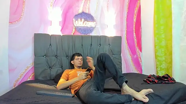 Straight Guy22 online show from January 2026 04:40:01 AM