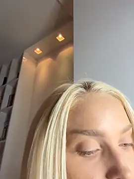 blonde di online show from December 2025 12:28:02 AM