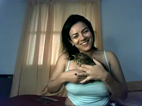 Snapshot of luluclark69 chatting on April 2026 07:20:02 PM luluclark69 online show from April 2026 07:20:02 PM