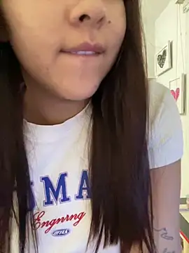 Snapshot of Zarahs_Blare1 chatting on June 2026 01:17:02 AM Zarahs Blare1 online show from June 2026 01:17:02 AM