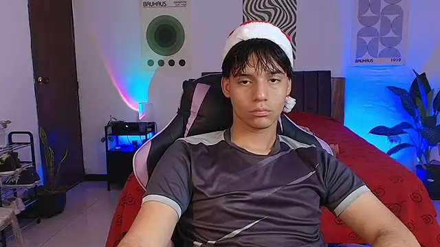 CrisotpherMoretti online show from December 2025 05:18:02 PM