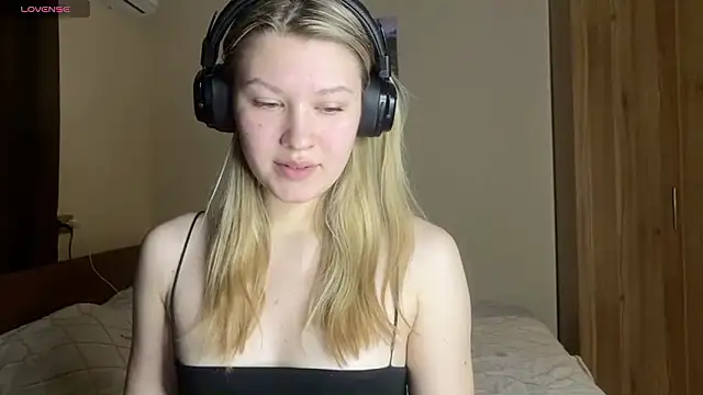 Snapshot of SkyeDavis chatting on February 2026 08:57:02 PM SkyeDavis online show from February 2026 08:57:02 PM