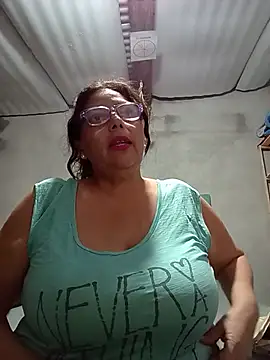 Snapshot of ladyBea11 chatting on June 2026 10:56:02 PM ladyBea11 online show from June 2026 10:56:02 PM