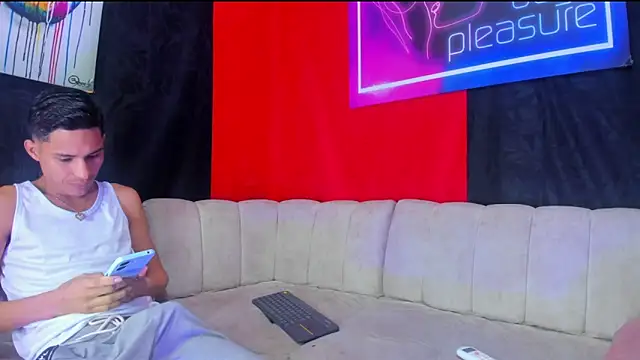 Snapshot of Damian_and_theo chatting on January 2026 11:34:01 AM Damian and theo online show from January 2026 11:34:01 AM