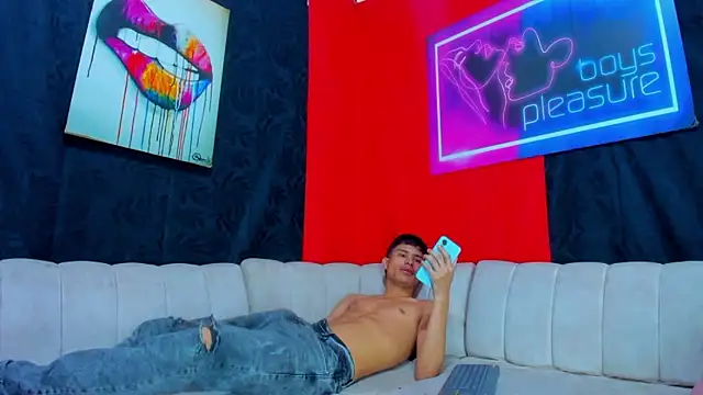 Snapshot of Damian_and_theo chatting on January 2026 11:15:02 AM Damian and theo online show from January 2026 11:15:02 AM