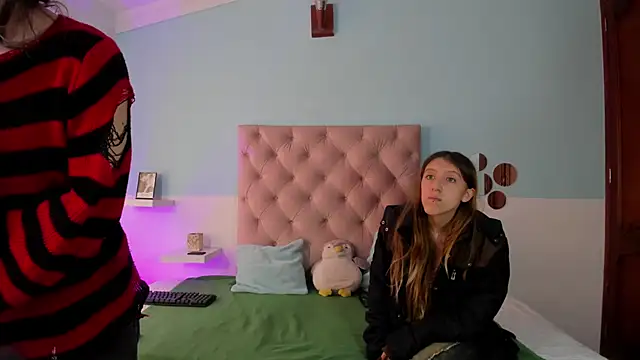 Snapshot of Briar_y_Blair chatting on December 2025 01:51:02 PM Briar y Blair online show from December 2025 01:51:02 PM