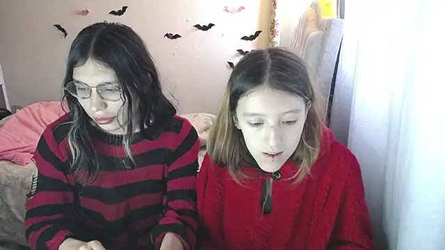 Snapshot of Briar_y_Blair chatting on January 2026 01:39:01 PM Briar y Blair online show from January 2026 01:39:01 PM