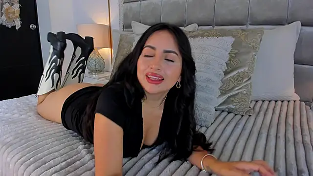 Snapshot of ZaraVesari chatting on January 2026 07:30:01 PM ZaraVesari online show from January 2026 07:30:01 PM