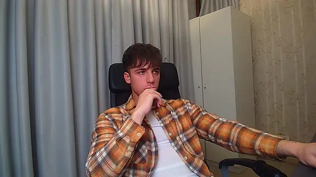 Snapshot of KellenWest chatting on January 2026 05:10:02 AM KellenWest online show from January 2026 05:10:02 AM