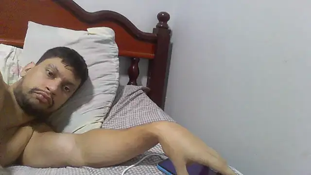 Snapshot of moreno_dotado22 chatting on June 2026 11:18:01 PM moreno dotado22 online show from June 2026 11:18:01 PM