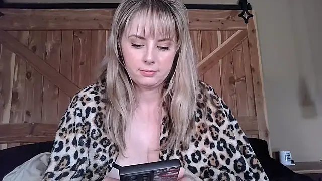 onesmittenkitten online show from March 2026 05:52:02 PM