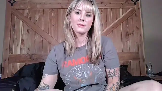 onesmittenkitten online show from May 2026 05:41:02 PM