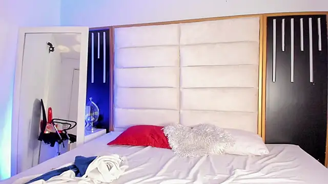 JuliMonroe19 online show from February 2026 01:11:01 PM