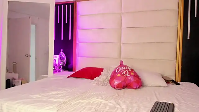 JuliMonroe19 online show from March 2026 12:55:01 PM