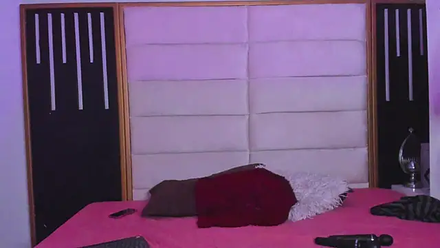 JuliMonroe19 online show from March 2026 01:17:01 PM