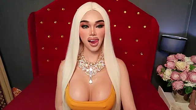 Snapshot of CelinaWintour chatting on December 2025 05:21:01 PM CelinaWintour online show from December 2025 05:21:01 PM