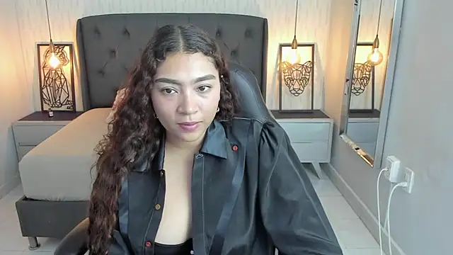 angelinemore online show from December 2025 07:44:01 PM