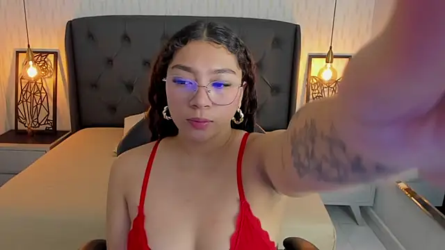 Snapshot of angelinemore chatting on March 2026 07:29:01 PM angelinemore online show from March 2026 07:29:01 PM