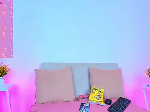 maddie swift  online show from April 2026 11:17:02 PM