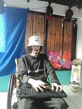 Snapshot of sk8-boy chatting on January 2026 01:39:01 PM sk8-boy online show from January 2026 01:39:01 PM