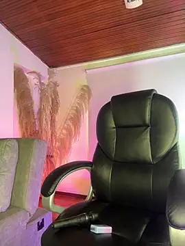 Amelie Wine online show from April 2026 04:13:01 PM