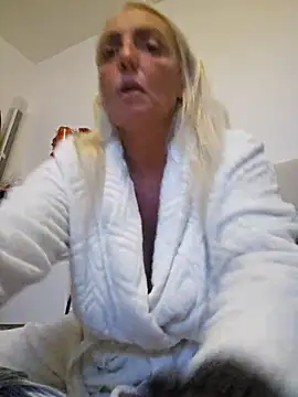 Snapshot of theblondecocklover chatting on July 2026 10:24:02 PM theblondecocklover online show from July 2026 10:24:02 PM