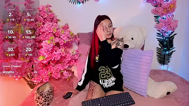 Nickie reed  online show from February 2026 09:45:01 PM