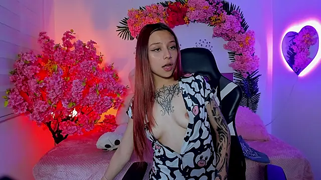 Snapshot of Nickie_reed_ chatting on May 2026 09:45:02 PM Nickie reed online show from May 2026 09:45:02 PM