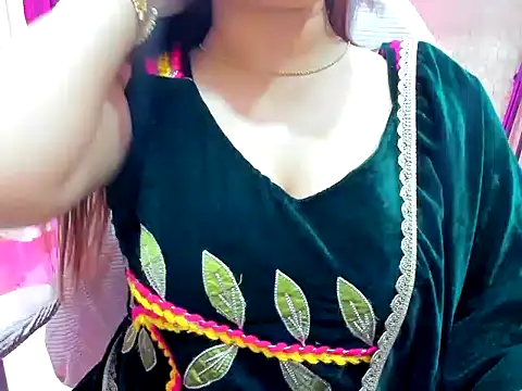 Snapshot of DimondGirl_ chatting on April 2026 07:06:01 PM DimondGirl online show from April 2026 07:06:01 PM