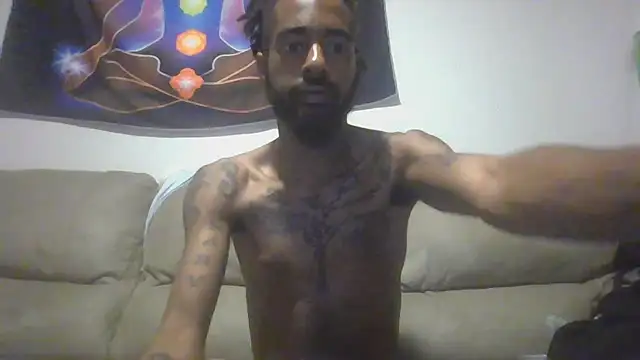 Snapshot of AverageAnt_ chatting on December 2025 04:18:02 AM AverageAnt online show from December 2025 04:18:02 AM