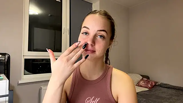 AliceQueenGirl online show from January 2026 03:47:01 PM