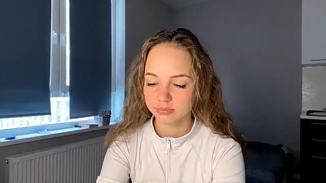 AliceQueenGirl online show from January 2026 09:03:02 AM