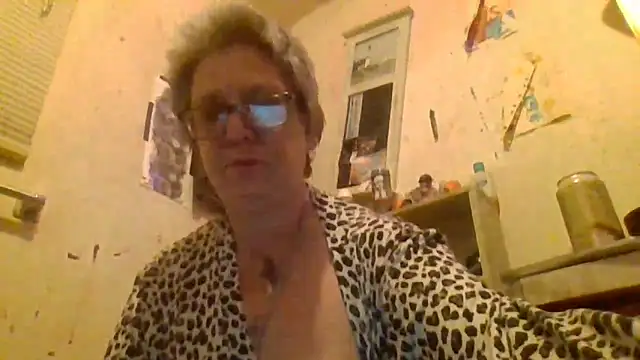 Snapshot of becky1111 chatting on April 2026 10:09:01 AM becky1111 online show from April 2026 10:09:01 AM