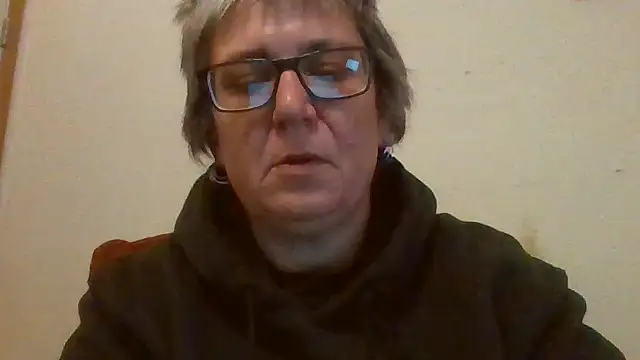 Snapshot of becky1111 chatting on April 2026 04:24:02 AM becky1111 online show from April 2026 04:24:02 AM