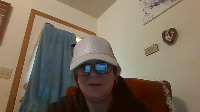 Snapshot of becky1111 chatting on April 2026 02:41:01 PM becky1111 online show from April 2026 02:41:01 PM
