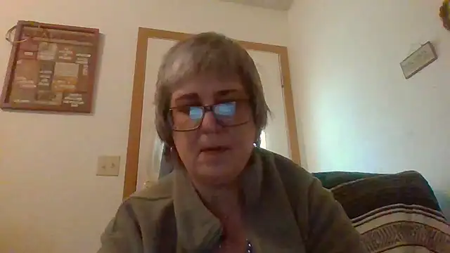 Snapshot of becky1111 chatting on May 2026 02:33:02 PM becky1111 online show from May 2026 02:33:02 PM