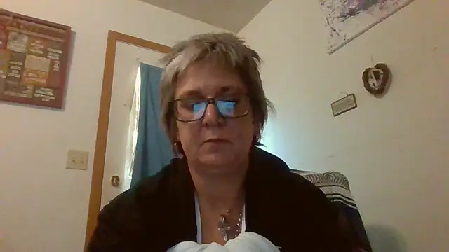 Snapshot of becky1111 chatting on May 2026 05:40:01 PM becky1111 online show from May 2026 05:40:01 PM