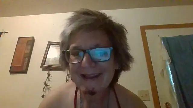 Snapshot of becky1111 chatting on May 2026 11:40:01 AM becky1111 online show from May 2026 11:40:01 AM