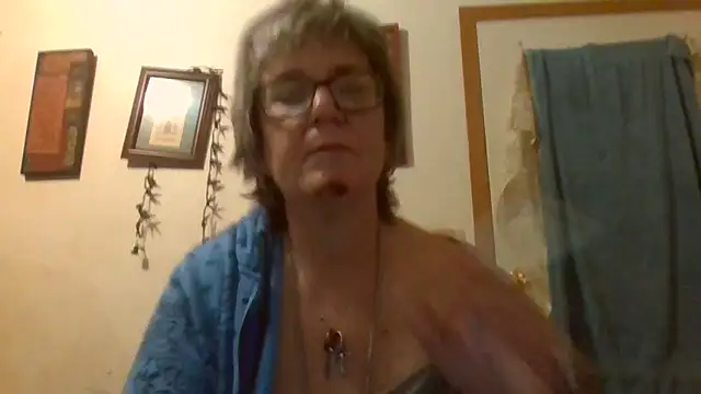 Snapshot of becky1111 chatting on May 2026 02:53:01 AM becky1111 online show from May 2026 02:53:01 AM