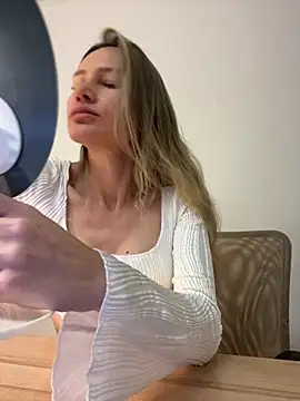 1Moonlight1 online show from January 2026 08:01:02 PM