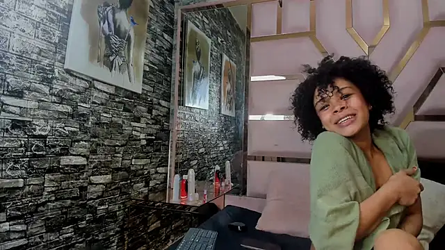 Snapshot of KatalellaAndLayan chatting on January 2026 03:45:02 AM KatalellaAndLayan online show from January 2026 03:45:02 AM