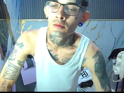 Boy tatto77 online show from February 2026 06:49:02 PM