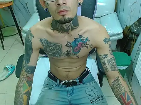 Snapshot of Boy_tatto77 chatting on May 2026 12:01:02 PM Boy tatto77 online show from May 2026 12:01:02 PM