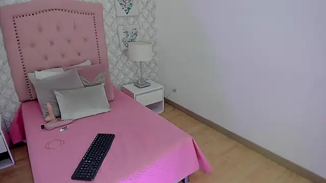 amber  ferrera online show from January 2026 07:50:02 PM