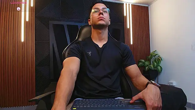 Snapshot of Noah_Clarkk chatting on February 2026 11:42:02 PM Noah Clarkk online show from February 2026 11:42:02 PM