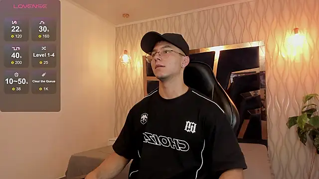 Snapshot of Noah_Clarkk chatting on February 2026 05:44:02 PM Noah Clarkk online show from February 2026 05:44:02 PM