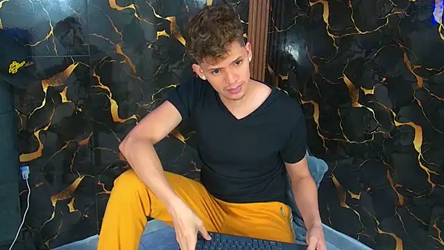 Snapshot of davilap_toyboy chatting on January 2026 11:37:02 AM davilap toyboy online show from January 2026 11:37:02 AM