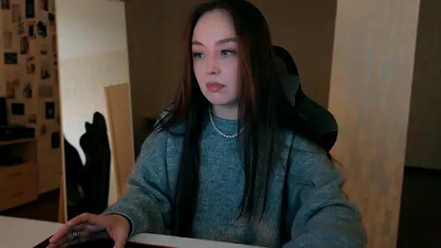 fallin lovee online show from December 2025 04:41:04 AM