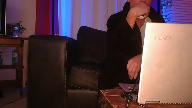 Snapshot of MISTERANDDEMI chatting on December 2025 03:59:01 AM MISTERANDDEMI online show from December 2025 03:59:01 AM