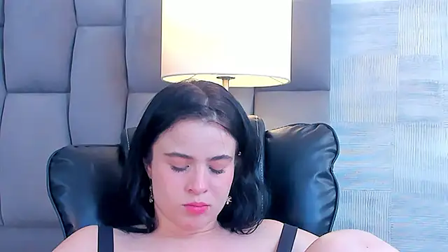 ChannelWhitee  online show from January 2026 09:09:01 PM